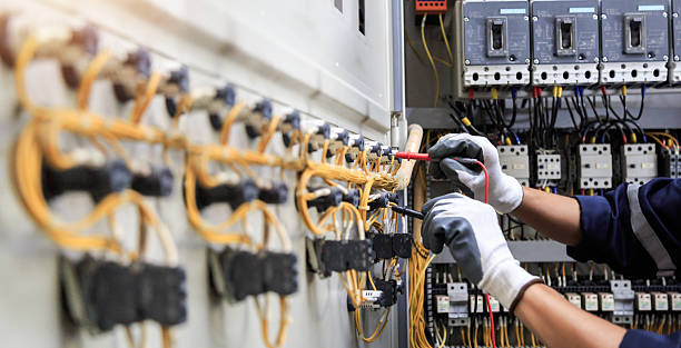 Professional Electrician technician working in Pleasant Hill, CA